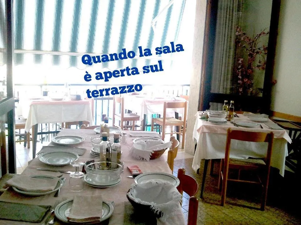 Hotel Villa Del Prato Cucina Romagnola E Possibilita Pacchetto Spiaggia Bellariva Di Rimini 2*,  イタリア