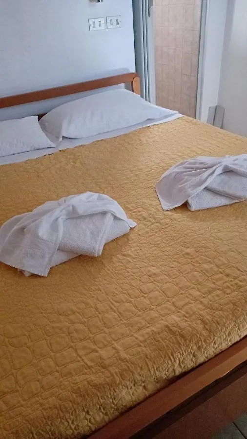 Hotel Villa Del Prato Cucina Romagnola E Possibilita Pacchetto Spiaggia Bellariva Di Rimini 2*,  イタリア